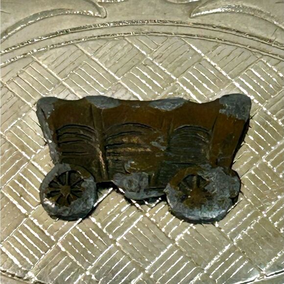 Late 70’s Covered Wagon Silver Belt Buckle Western Cowboy Theme - Picture 4 of 9